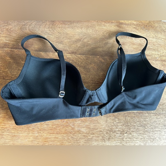 Triumph 36b tshirt bra 2for1 item- Body makeup essentials - Picture 3 of 4